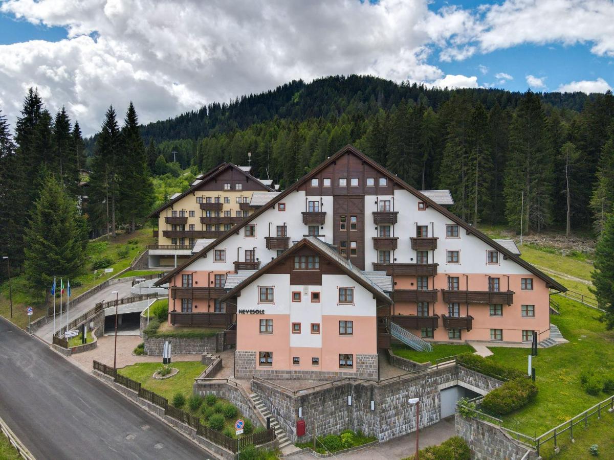 Nevesole Folgarida Resort Aparthotel Exterior foto